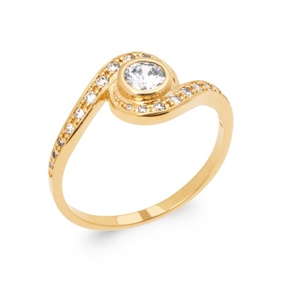 Anel de ouro amarelo com pedras brilhantes