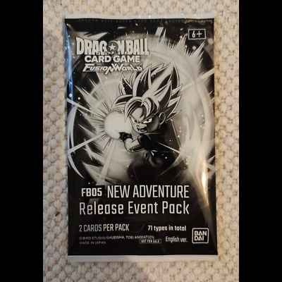 Pacote preto e branco Dragon Ball Card Game com ilustração e texto promocional
