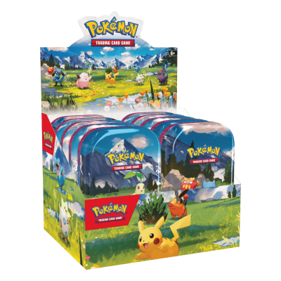 Expositor com latas do jogo Pokémon Trading Card Game decoradas com Pokémons e paisagens naturais.