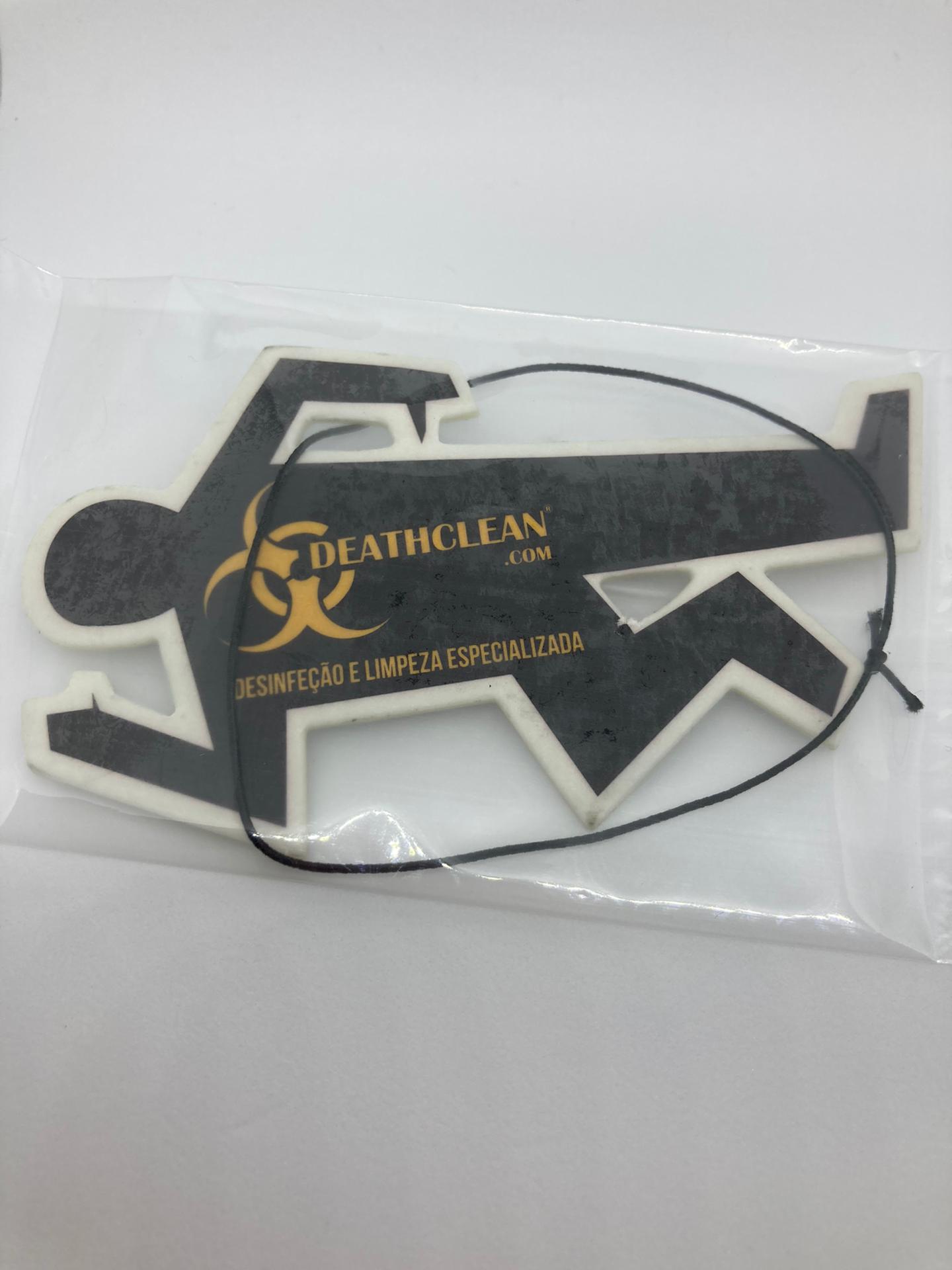 Produto recortado preto e amarelo DEATHCLEAN.COM dentro de plástico com cordão preto