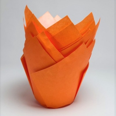 Forma de papel para muffins ou cupcakes laranja com borda em pétalas