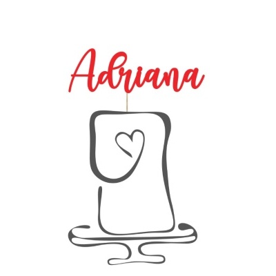 Vela decorativa branca com coração desenhado e nome Adriana em vermelho