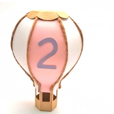 Miniatura de balão de ar quente rosa e branco com número 2