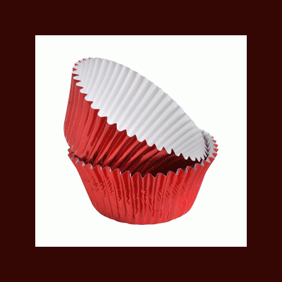 Duas formas para bolos em papel vermelho e branco