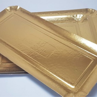 Dois tabuleiros dourados retangulares empilhados