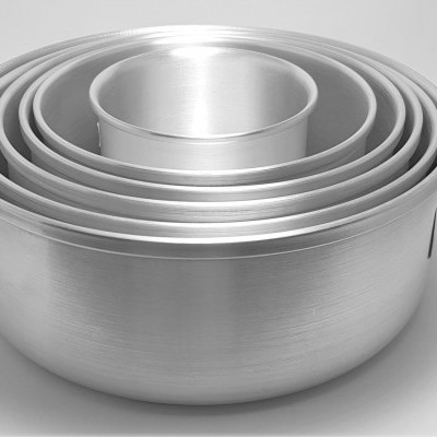 Conjunto multinível de tigelas de metal prateado