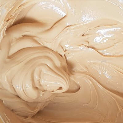 creme ou pasta cremosa bege claro