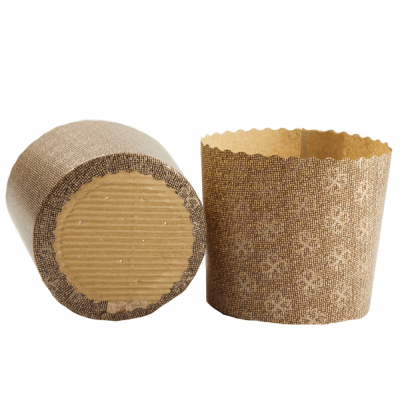 Formas para bolos em cartão castanho com padrão de flocos de neve brancos