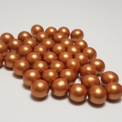 Pérolas grandes redondas cor cobre metálico com fundo branco