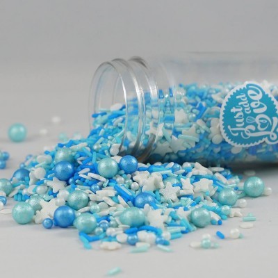 Frasco com confetis decorativos azuis e brancos espalhados