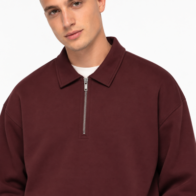 Sweatshirt bordeaux com fecho de correr prateado e gola tipo polo