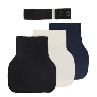 Protetores de punho em tecido preto, branco e azul com extensor preto