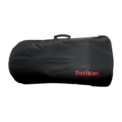 Bolsa de transporte preta com pega de mão e logo BABYBJÖRN vermelho