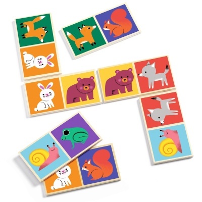 Dominó de madeira com imagens coloridas de animais como raposa, esquilo e coelho.