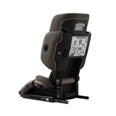 Cadeira auto infantil cinza e preta com instruções na parte traseira