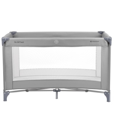Berço portátil cinzento com estrutura metálica e rede transparente