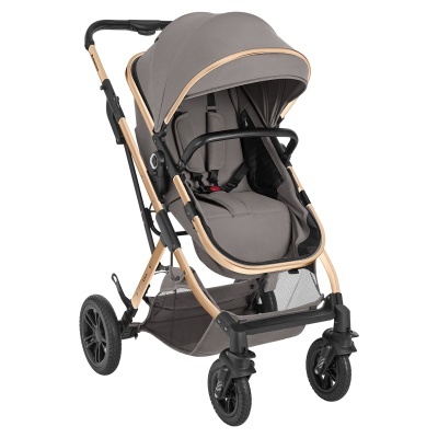 Carrinho de bebé cinza e dourado com rodas e capota