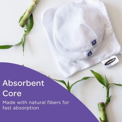 Discos de tecido branco sobre toalha branca com bambu e texto