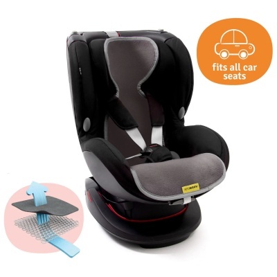 Cadeira auto infantil preta e cinzenta com arnês e almofada