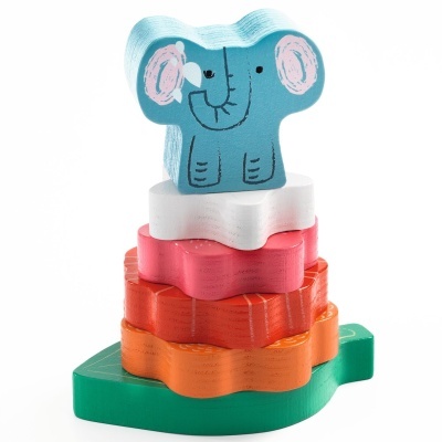 Blocos empilhados de madeira coloridos com elefante azul no topo