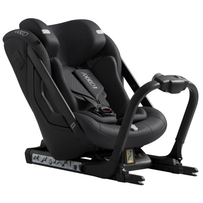 Cadeira auto de bebé preta com tecido texturizado e barra de proteção frontal.