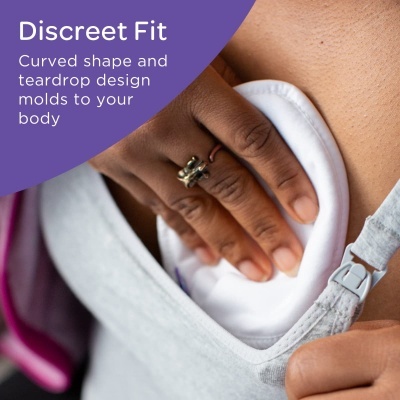 Sutiã cinzento claro com almofada branca e texto sobre ajuste discreto