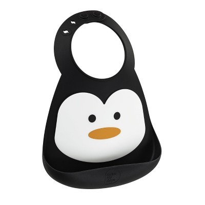 Babete silicone preto com desenho de pinguim branco