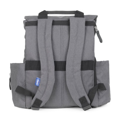 mochila cinzenta com alças acolchoadas e bolsos laterais