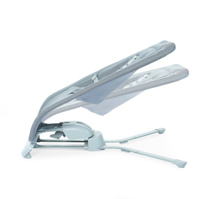 Cadeira de descanso para bebé cinza claro com estrutura metálica e encosto ajustável