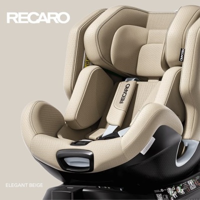Cadeira de criança para carro Recaro bege elegante com cintos de segurança e base preta