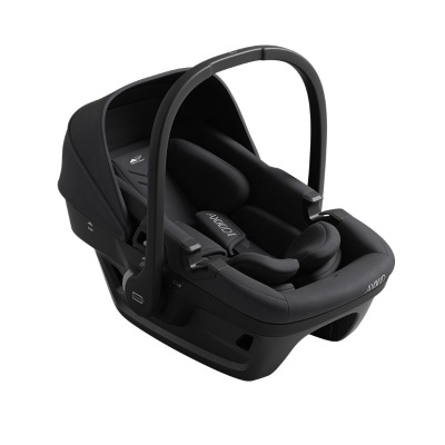 Cadeira de bebé preta para automóvel com design ergonómico e acolchoado