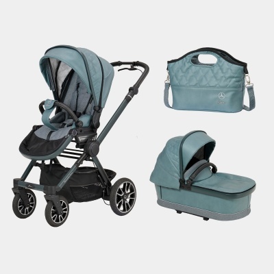 Carrinho de bebé azul com moisés e saco para bebé com logótipo Mercedes-Benz