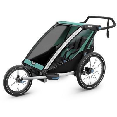 Carrinho de bebé ou bicicleta com estrutura preta e verde e três rodas