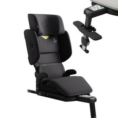 Cadeira de bebé para automóvel preta com apoios laterais e etiqueta com texto