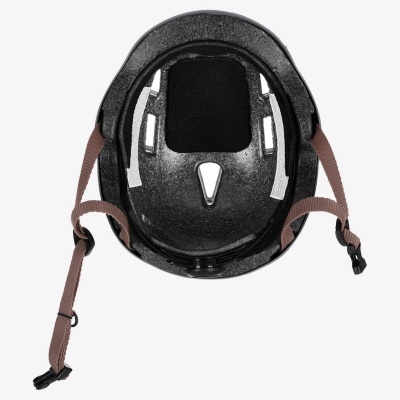Capacete de proteção preto com interior almofadado e tiras castanhas ajustáveis