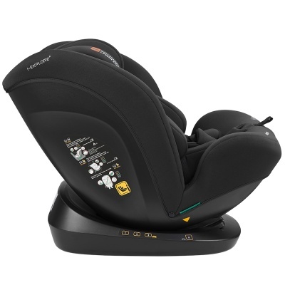 Cadeira auto infantil preta com base e estofos acolchoados