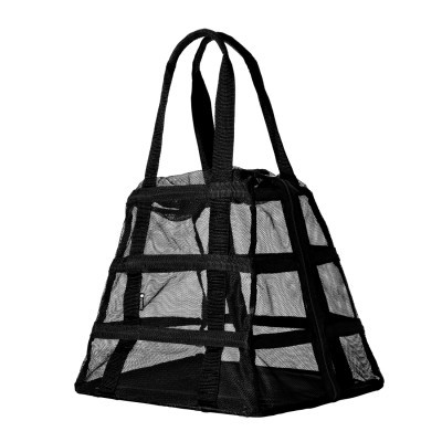 Saco preto em rede com estrutura em tiras e duas alças