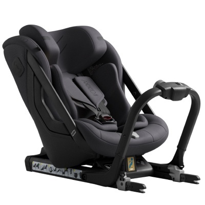 Cadeira auto infantil cinza escuro com estrutura preta e base ISOFIX