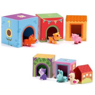 Conjunto de casinhas coloridas com figuras de animais para brincar