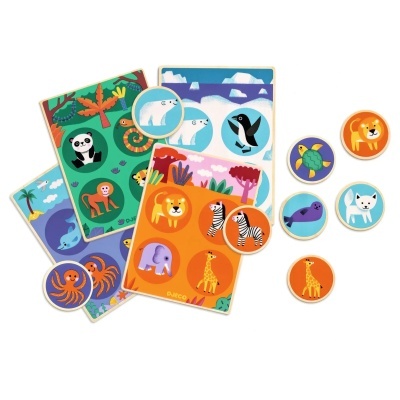 Cartas e peças de jogo com desenhos de animais coloridos