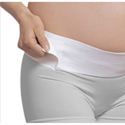 Calcinha de cintura alta branca em tecido elástico com textura lisa