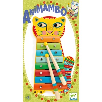 Xilofone infantil colorido em forma de gato, com baquetas, na embalagem com texto ANIMAMBO e logo DJECO.