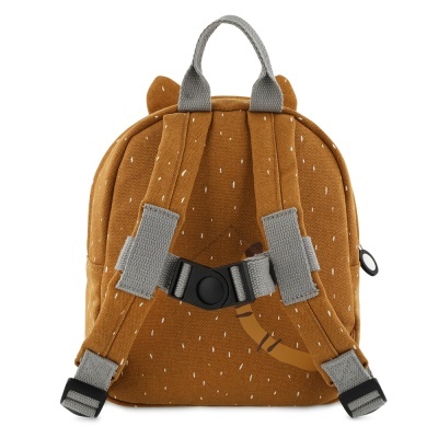 Mochila infantil castanha com alças cinzentas e detalhes de orelha