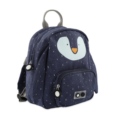 mochila infantil azul com desenho de pinguim e bolso frontal