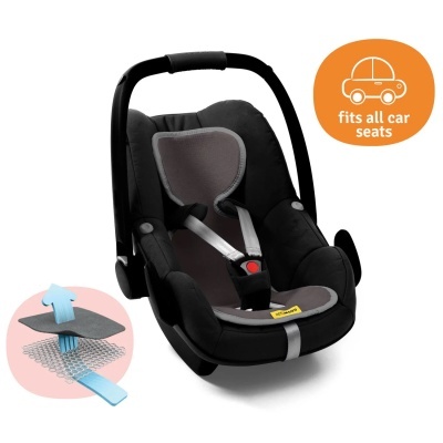 Cadeira auto para bebé preta e cinzenta com arnês e alça transportadora.