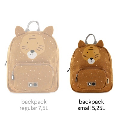 Duas mochilas infantis em tecido bege claro e castanho com estampas de animais e bolsos frontais.