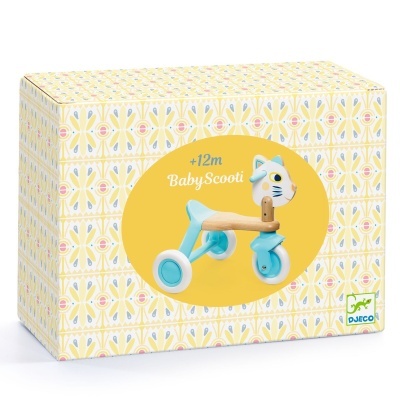 Brinquedo triciclo BabyScooti azul e branco para crianças a partir de 12 meses na caixa amarela