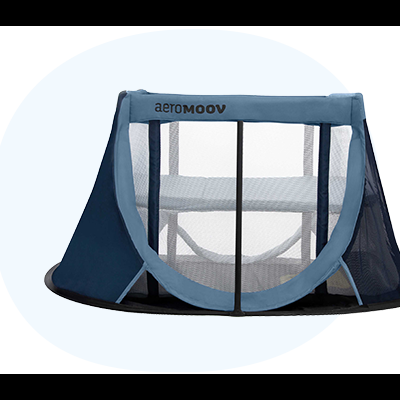 Parque infantil portátil azul e cinza com laterais em rede