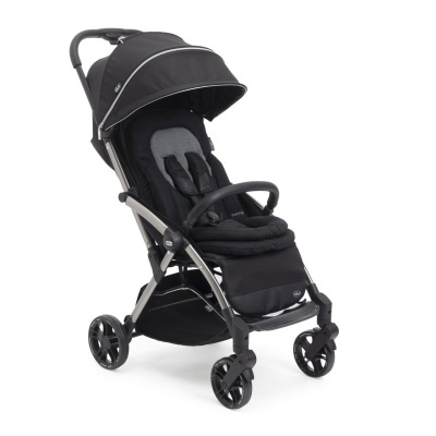 Carrinho de bebé preto com capota e rodas giratórias