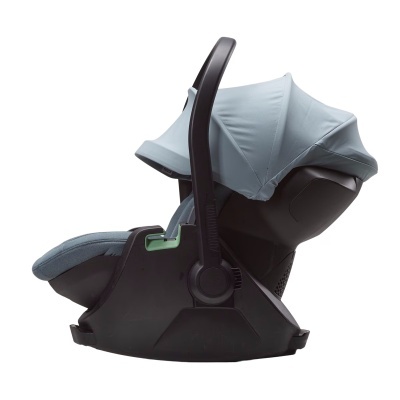 Cadeira de bebé cinzenta para automóvel vista de lado